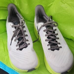 Altra Men’s Light Gray and Neon Green Road Running Shoe